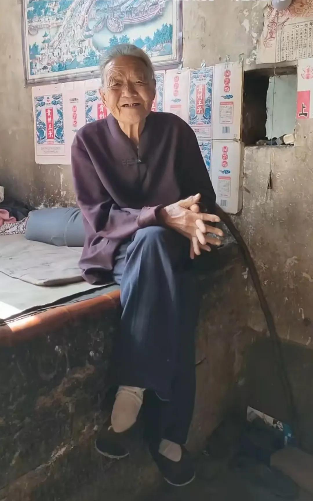 以前农村的老房子，屋里的墙上都有个方洞，现在的年轻人估计都没见过！你们老家都叫它