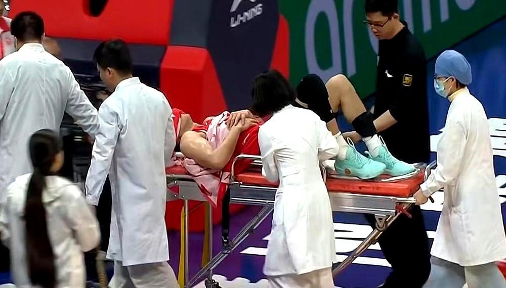 325天的等待，只换来15分钟的上场时间。

3月5日晚，郭艾伦复出首战。上一次