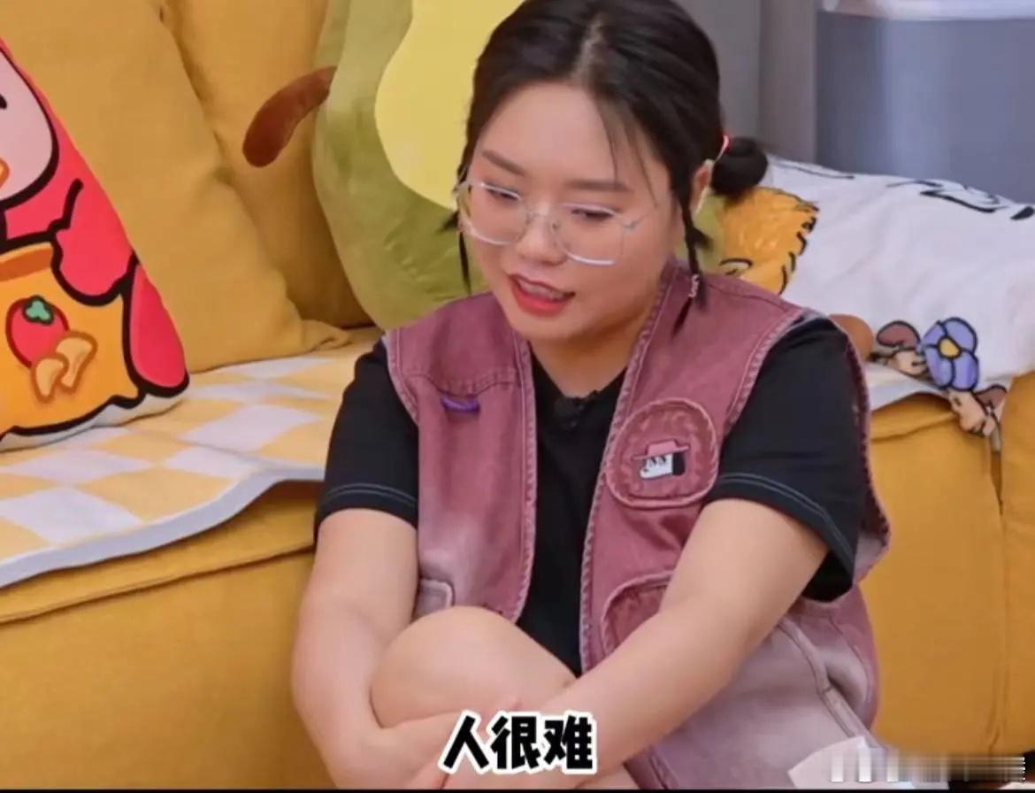 李雪琴：“人很难真诚地祝福别人，和看到别人祝贺别人。祝福容易，祝贺不容易。”戚薇