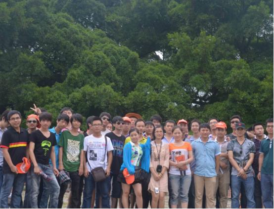 丢脸丢大发了！五一将至，广东佛山，一电子厂老板组织85名员工春游，花了12888