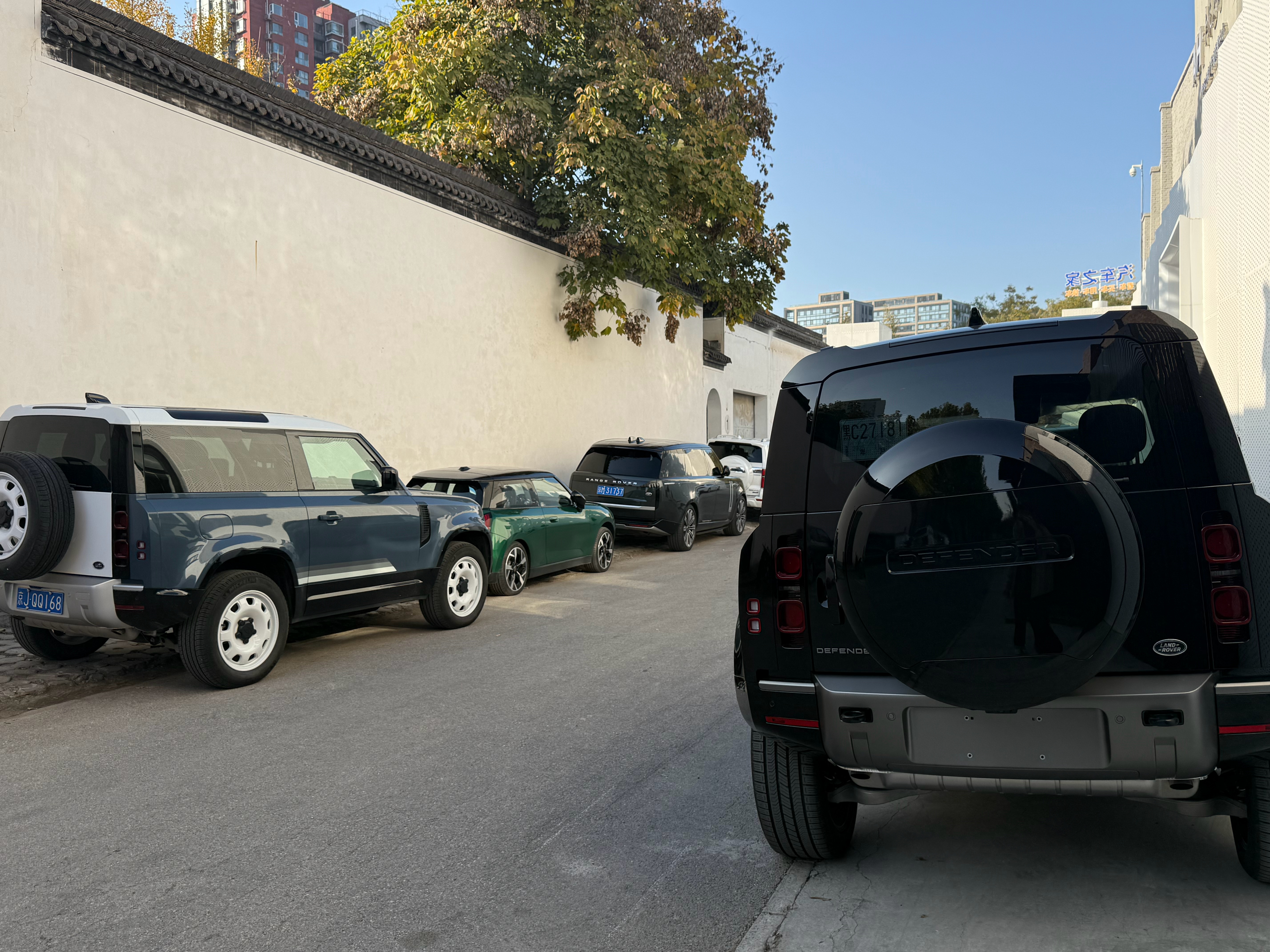 今天来棚拍的老师都开着路虎～看来大家都很喜欢[doge]  ​​​