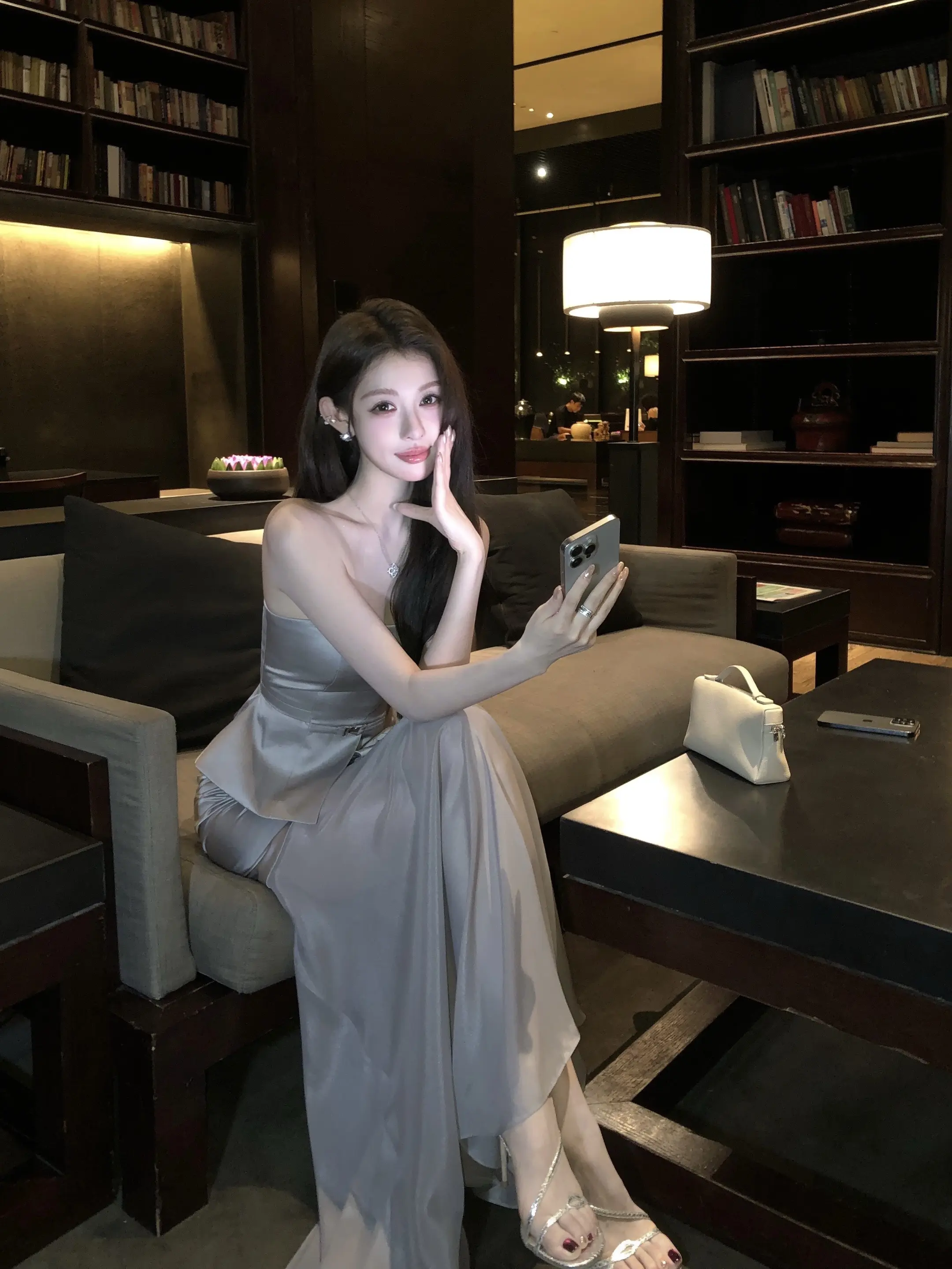 与其让你在我怀中枯萎