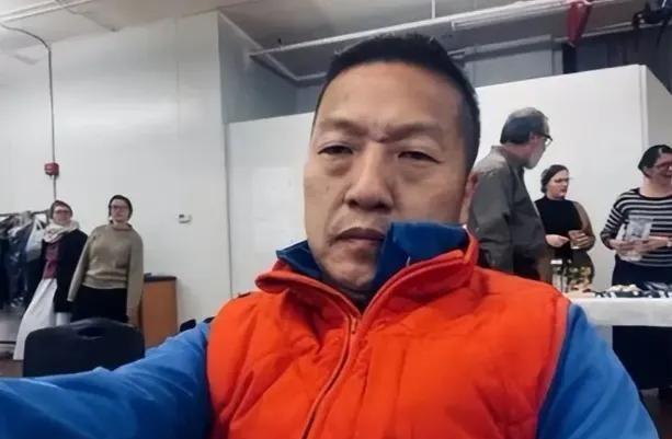 2018年，东北一高校教授卖掉北京房产，携领全家赴美定居，走前怒放“豪言”：中国