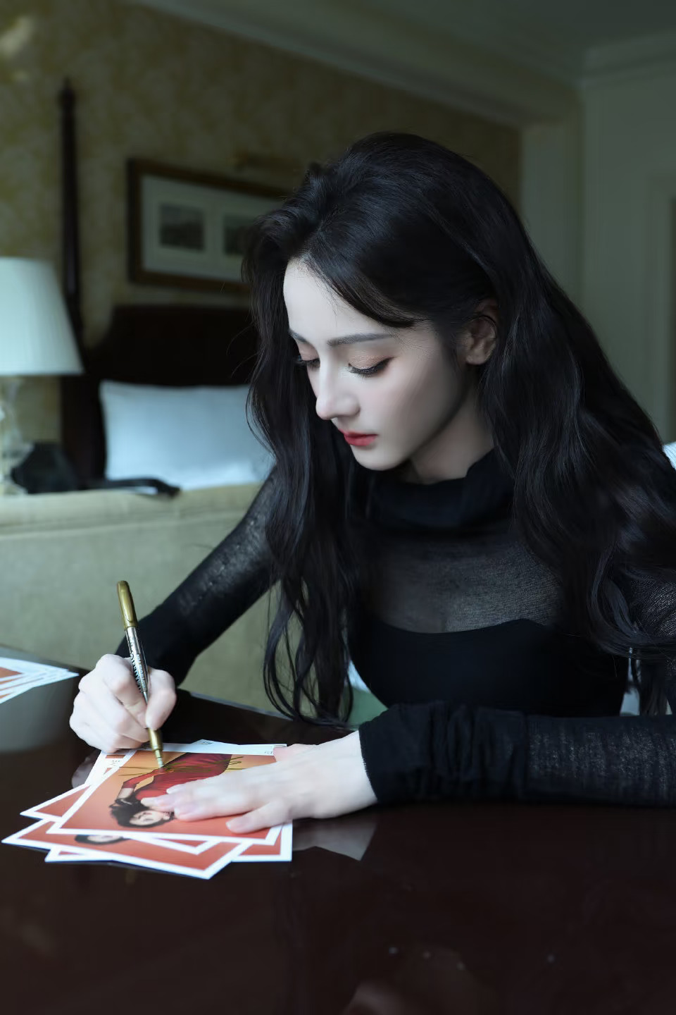 🖋️是在认真签名的姐姐