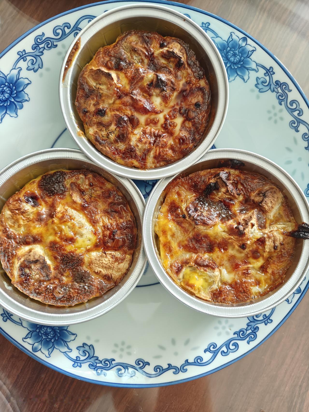 当我们真的老了才明白
我们精心呵护长大的孩子
并没有我们想象的那样孝顺
他们有他