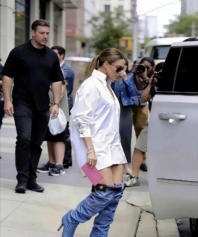 欧美时尚单品终于癫成了看不懂的样子。