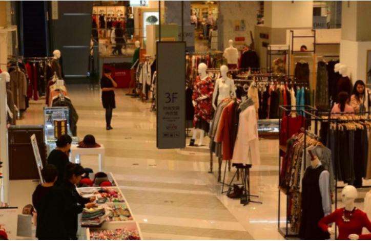 一个好消息，一个坏消息，趋势正在加速改变。

先说坏消息，是关于日本旅游零售业的