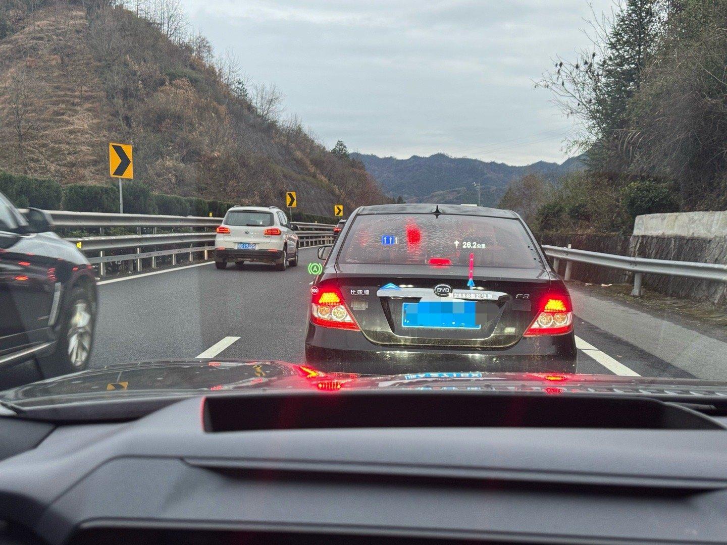 前天路上都是错峰的聪明人，昨天路上都是以不变应万变的聪明人，今天路上都是愿意出钱