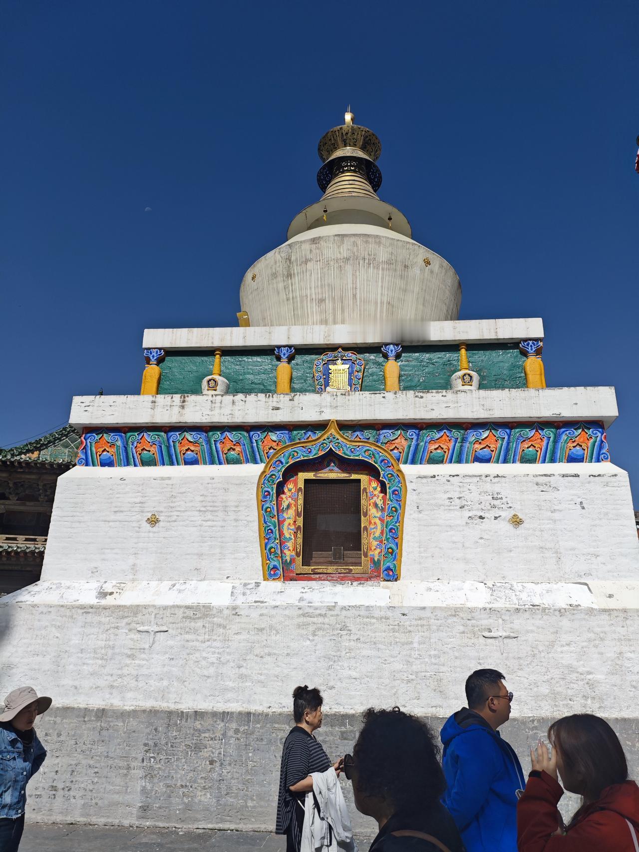 塔尔寺逛了一圈，据说是藏传佛教的圣地，门票70，还挺贵[笑哭]