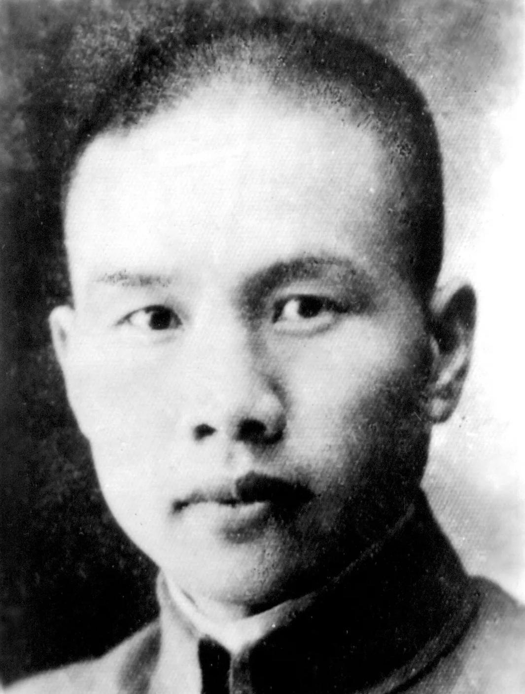 潜伏敌营，以身赴光明！军统少将周镐，倒在黎明前的隐秘战士
 
周镐（1910年1