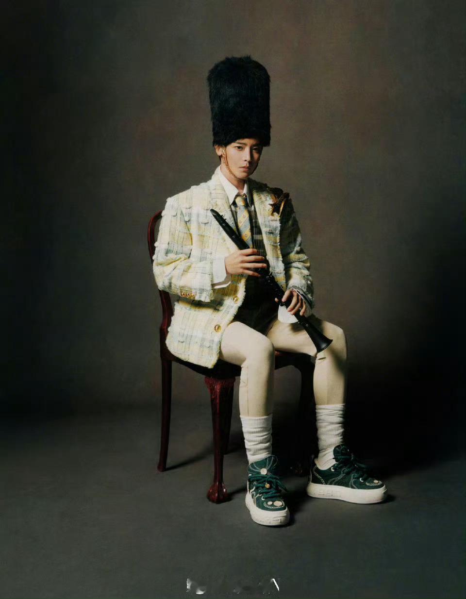 几年前拍的了，look以现在的审美看确实难评，但侯明昊的脸，是帅的。