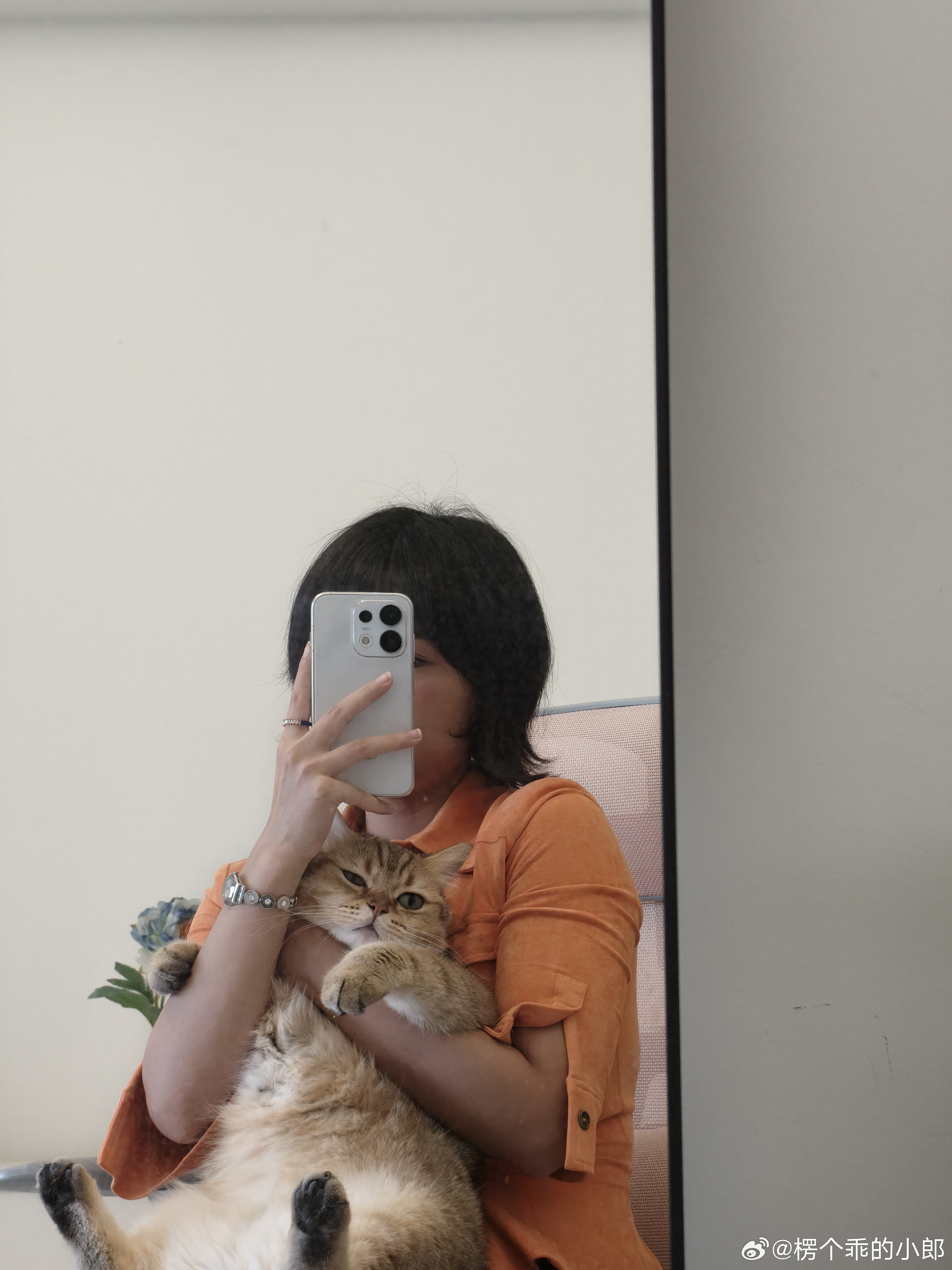 他是自愿给我抱的！ 