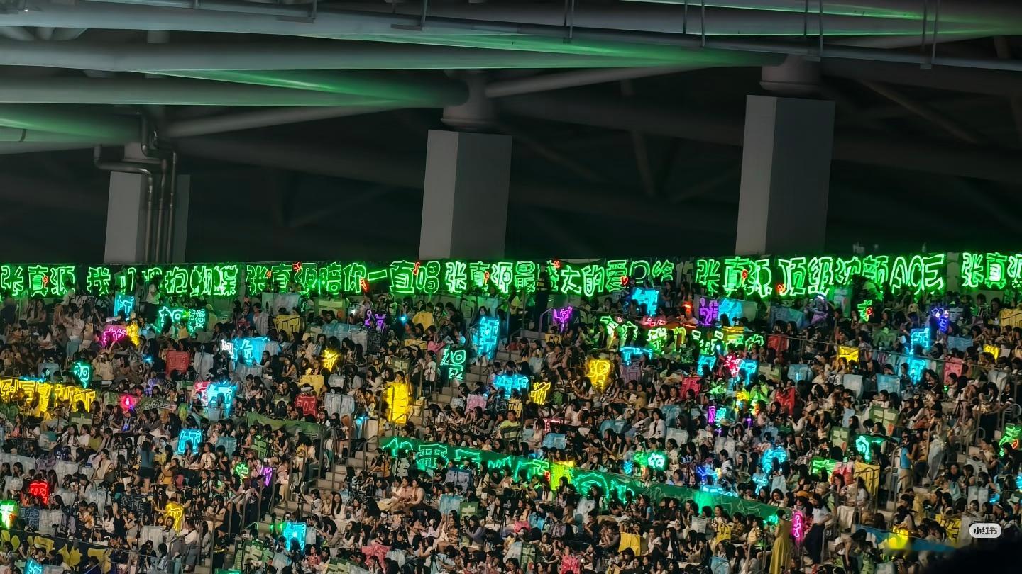 张真源绿海绿海的震撼！💚💚💚5.4长灯牌 爱妻牛逼啊啊啊啊辛苦了！ 