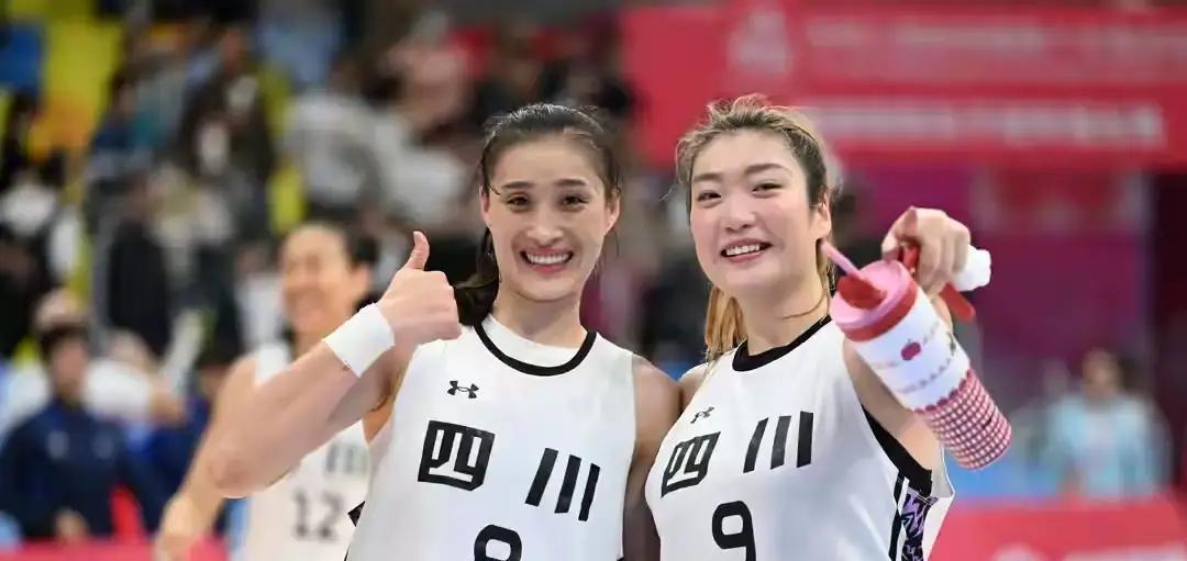 四年前的亚军，现在看像一场梦。

梦醒了，队伍却好像还没醒。
老将的情怀球迷都懂