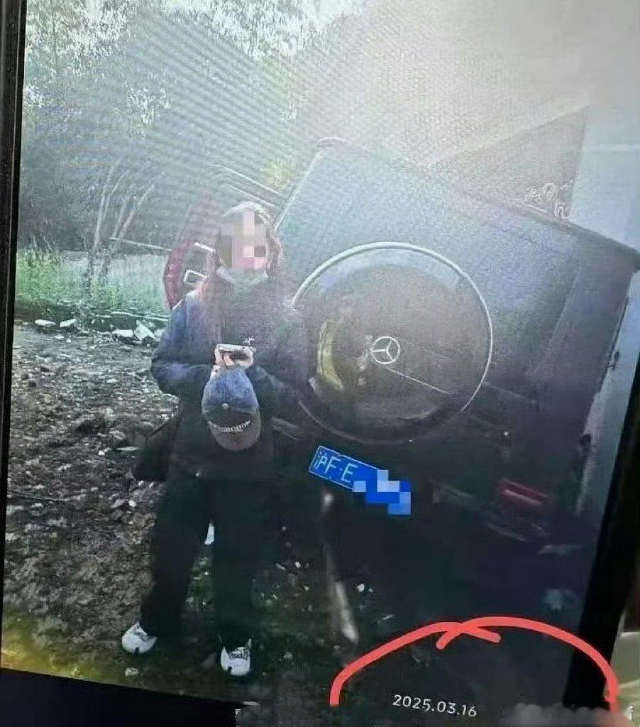 曝金晨交通事故监控截图恕俺孤陋寡闻了。这车是什么车？几个W？这辈子我能买得起不？