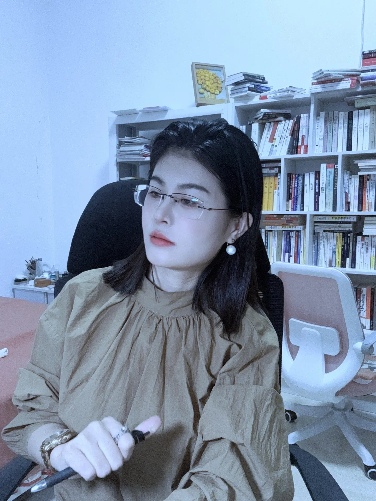 很犟很犟的一个人。我一个人走了很远很远的路， 翻过一座又一座山才抵达这...