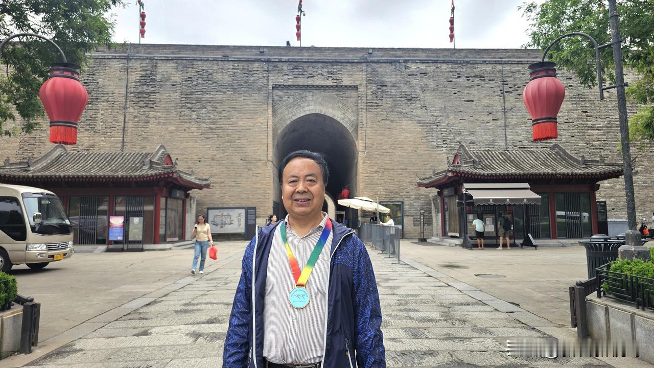 华山论剑西凤酒杯西安城墙健步走环骑西安城墙 西安环城墙跑 西安骑行旅游 西安环城
