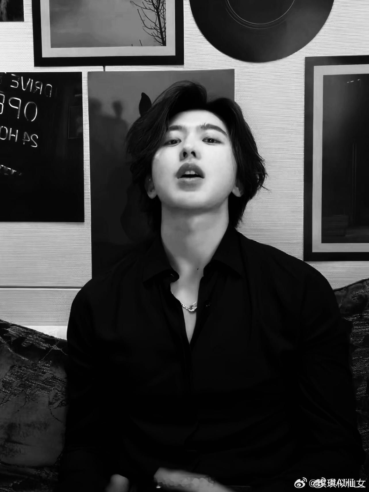 蔡徐坤最有活人感的一集 这场直播真实到就像朋友聊天！素颜出镜被夸帅，他立刻认真解