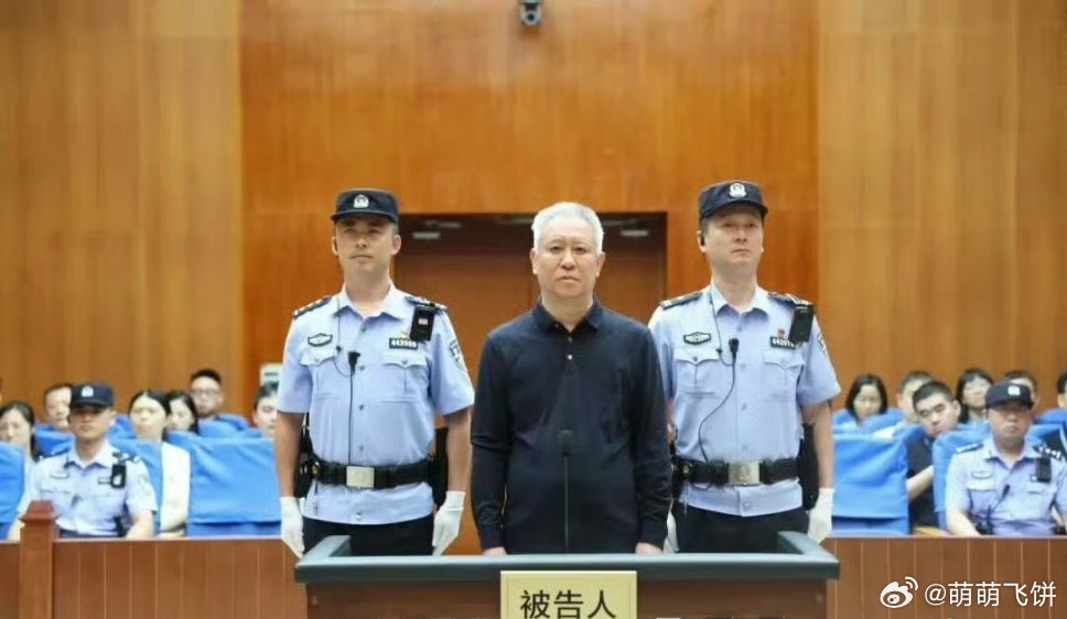 许家印两个儿子也判了，还行，起码比他爹判的少。 