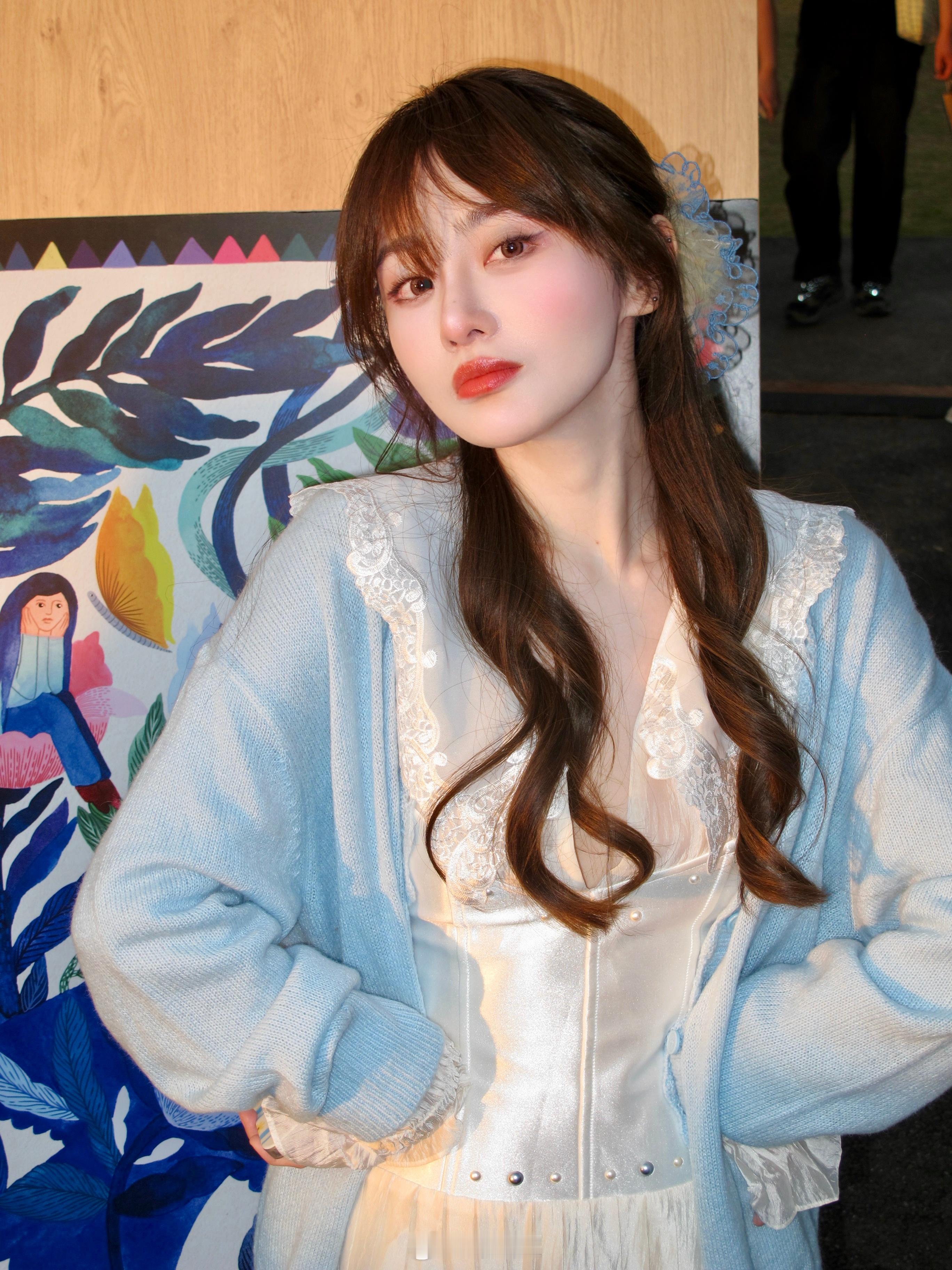 好久没有和陈皮一起去画画啦～这次用华为MatePad Mini画了一个简易版我自