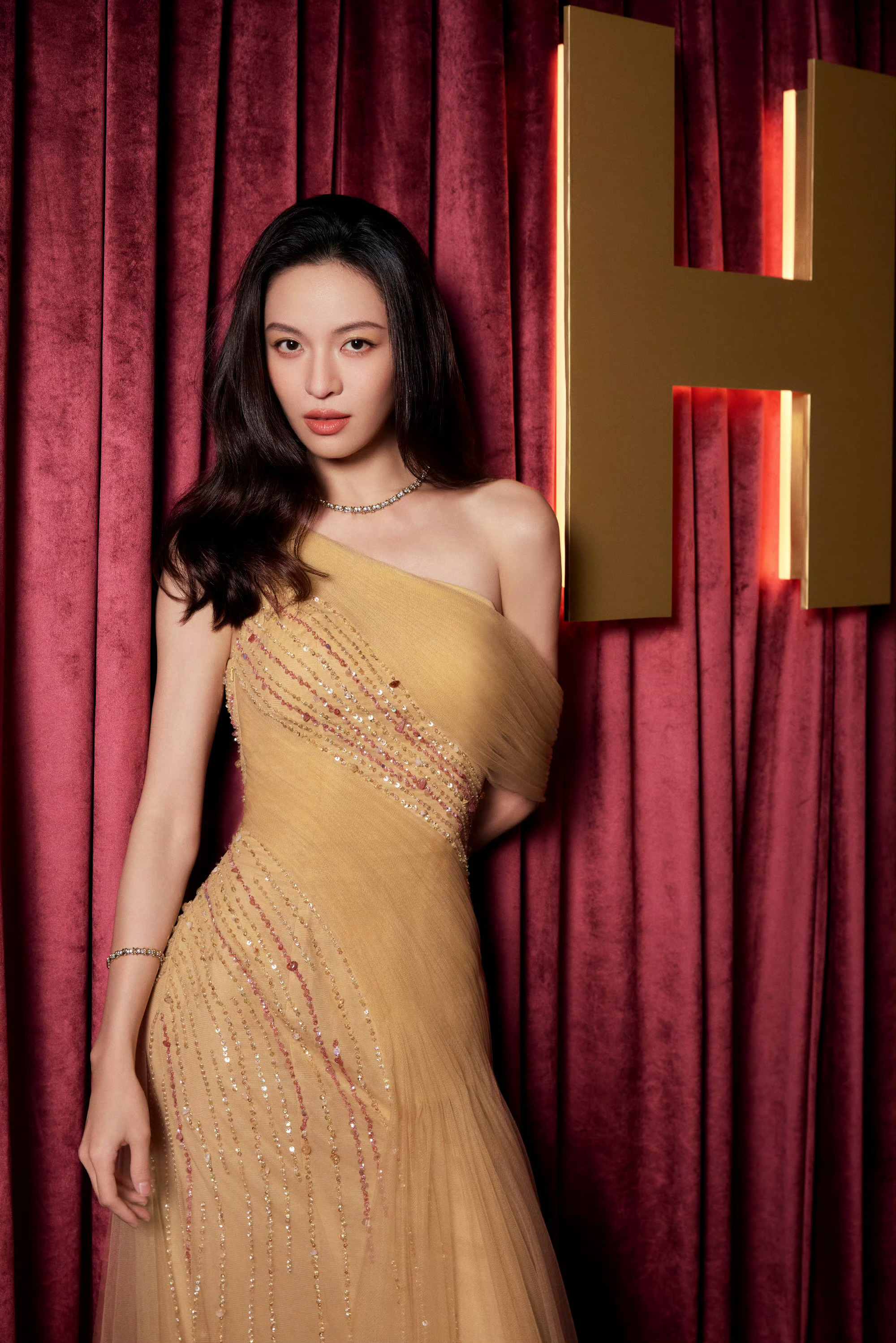 钟楚曦 HOURGLASS「轻纱入夜」派对 