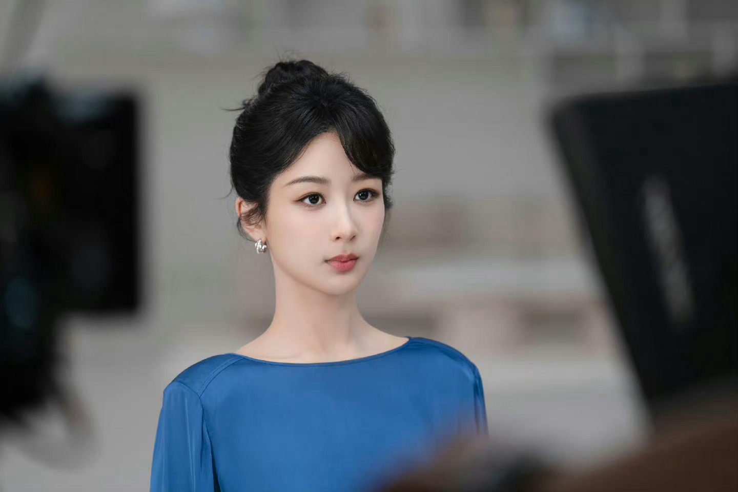#杨紫代言蒙牛悠瑞#杨紫九月新代言🈶，蓝色上衣简约而又温婉[憧憬] ​​​