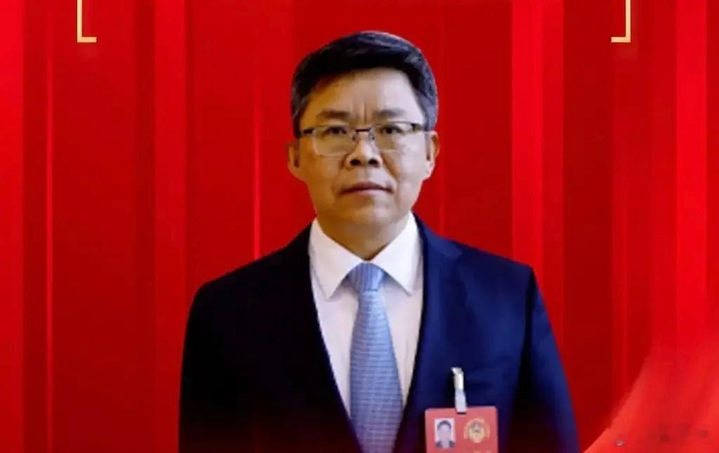 青岛国有企业继续反腐，青岛机场集团副总经理张锡涛，今日落马。 