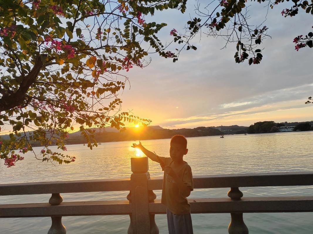 写给人生下半场，善待晚年的自己

人生走到了下半场
时间一天比一天少了
别想的太