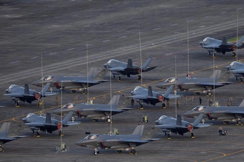 美国已经全面做好对委内瑞拉作战的军事准备了。
　　12月23日报道，美国已向加勒