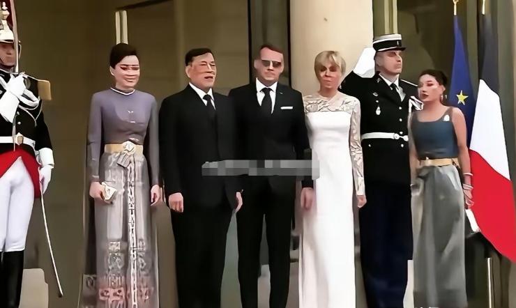 马克龙脸上又挂彩了，这次还是因为家暴？

6月29日，马克龙出席一个公开活动，又