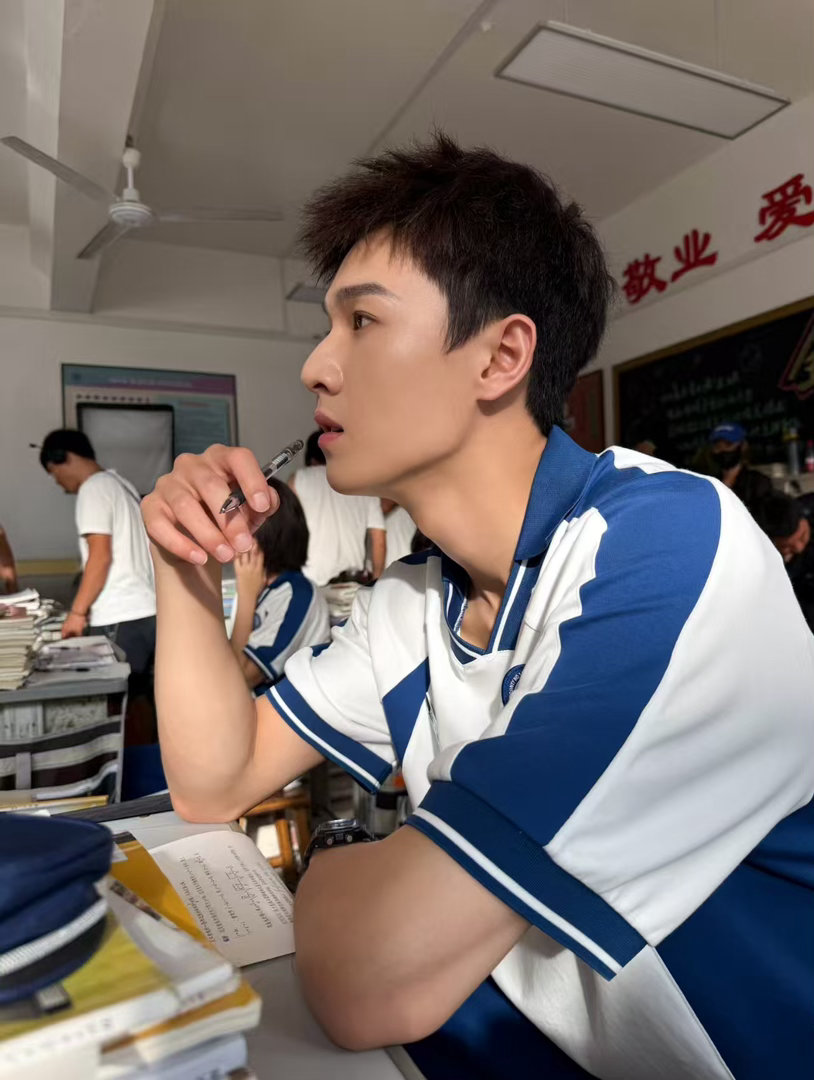 李昀锐说香菜多香啊 粉丝想让李昀锐挑香菜，他直接灵魂反问。不吃香菜的：终究是错付
