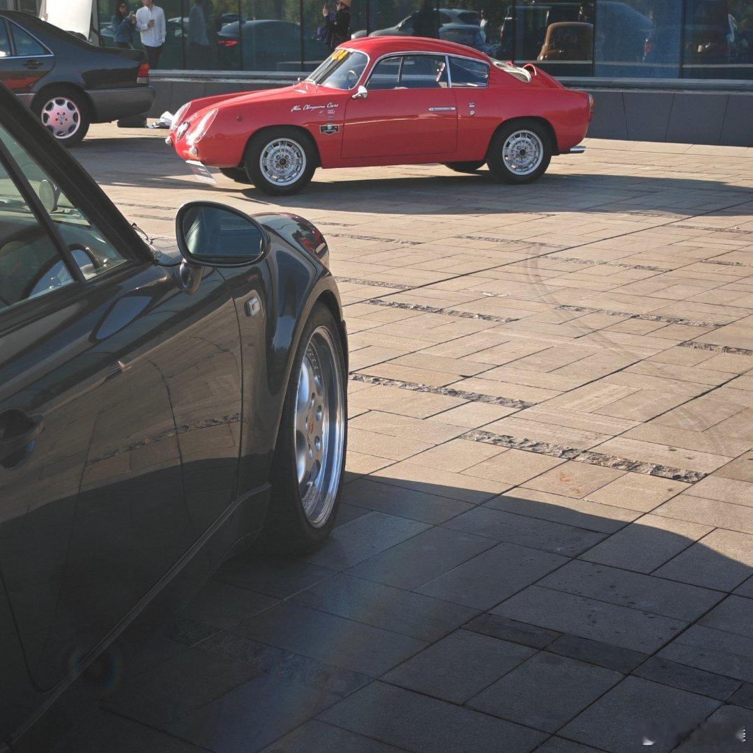 舒服，1000英里大赛，964今年终于可以参赛了，对面的是奥山的阿巴斯 