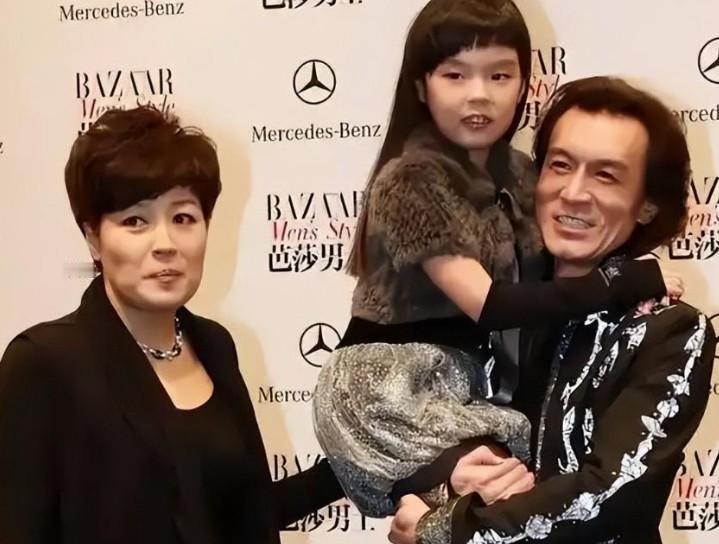 李咏离世8年后，23岁女儿竟踏上了演艺圈，以演员身份出道！
 
我们都是寻常人，