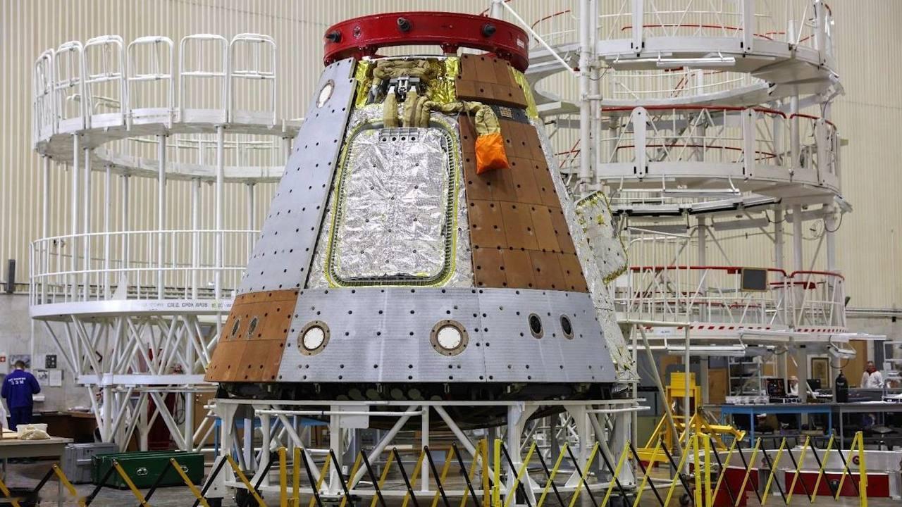 俄罗斯新一代载人飞船“鹰”号首飞再推迟一年，原2028年发射因制裁缺芯片泡汤，2