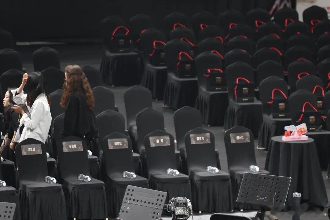 段奕宏发言镜头切王宝强段奕宏获奖感言镜头切王宝强段奕宏获奖感言镜头切王宝强，星光