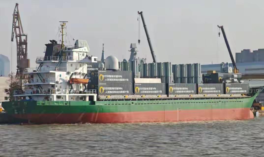 圣诞惊雷！中国货船带60个导弹坑出海，对手彻夜难眠，这才是真正的大国底气
 
西