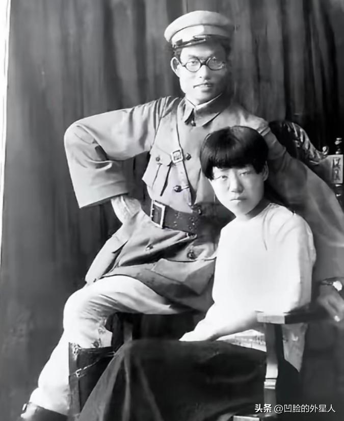 1940年，延安，朱仲芷主动跟丈夫萧劲光离了婚。那一年她已经是六个孩子的娃，和萧