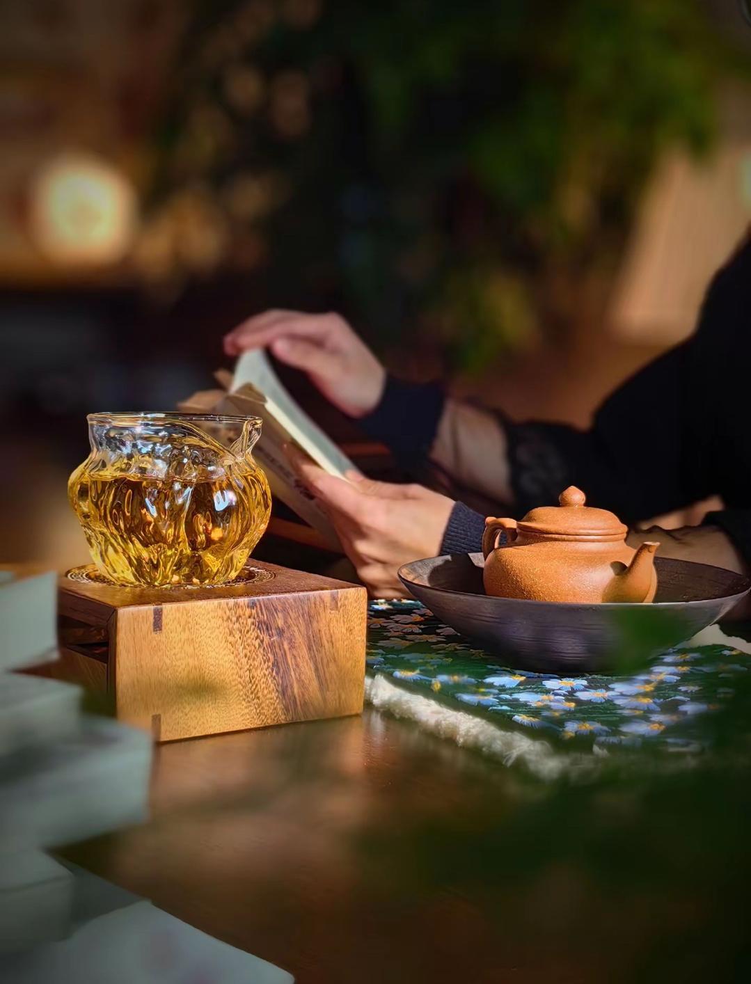 一位老人家说：人生没有一帆风顺的。太过刚直易折。

这句话乍听像老辈人的唠叨，细