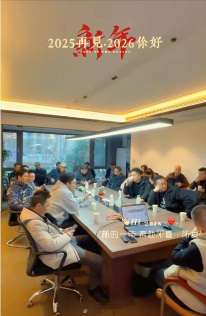 在交易市场上想取得稳定盈利必须要有以下的个人认知：1.要么你自己有交易天赋，不需