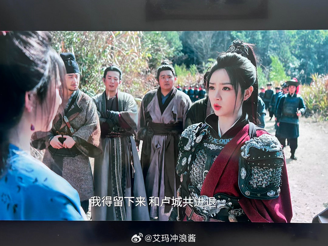 有没有人觉得田曦薇像极了小号版的柳岩？尤其眉眼间 