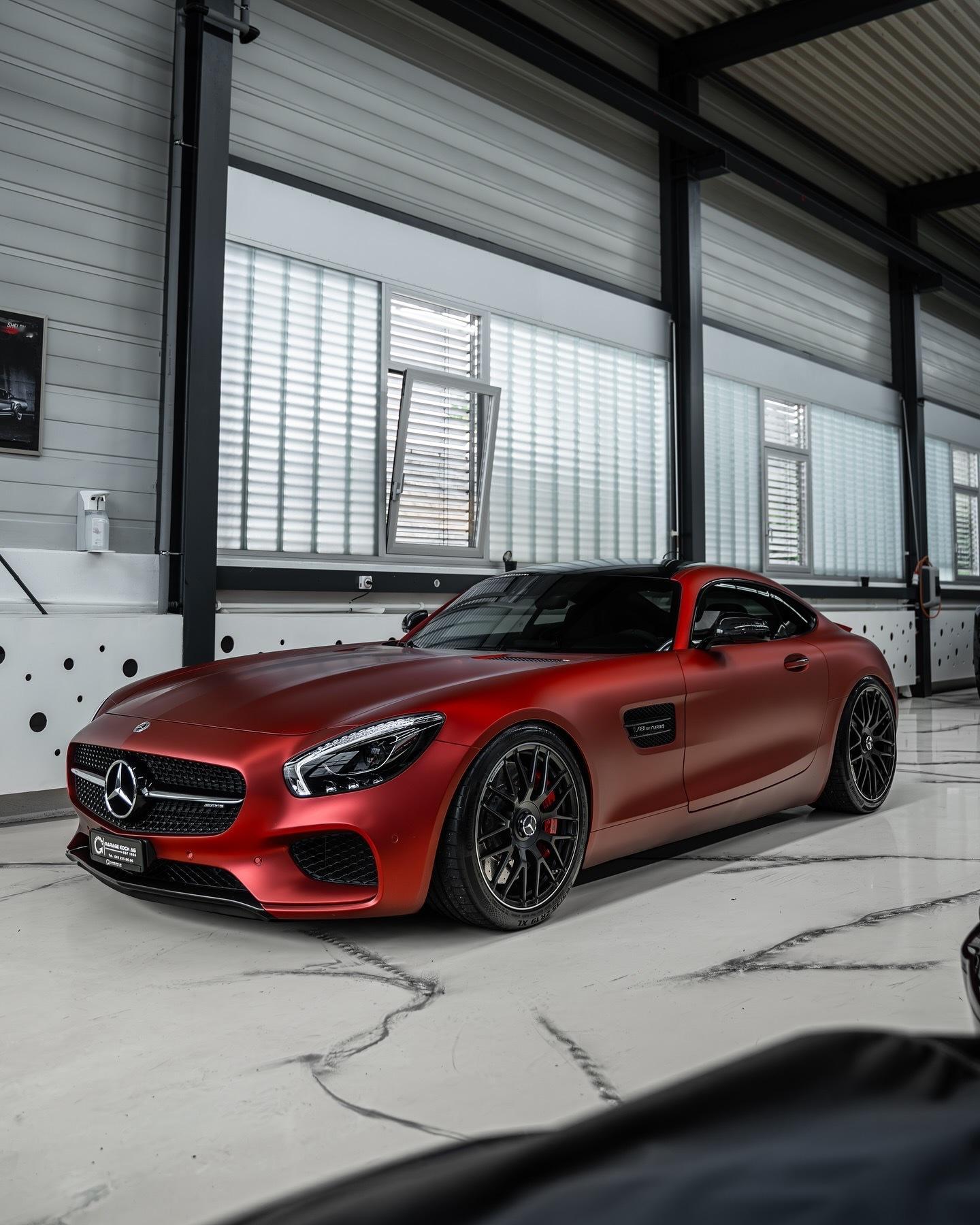 Car时尚[超话]  Matt red for the AMG GTS 😎..