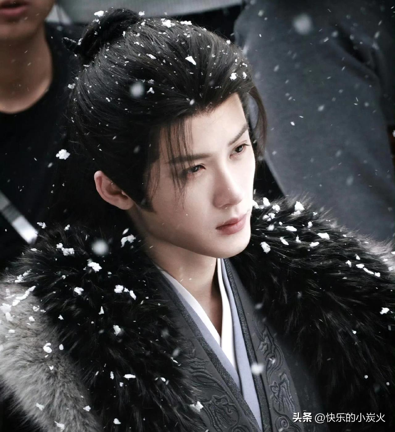 迫不及待想要看见谢却山了！
感觉很久没看到过檀健次的古装角色了

至今为止《长相