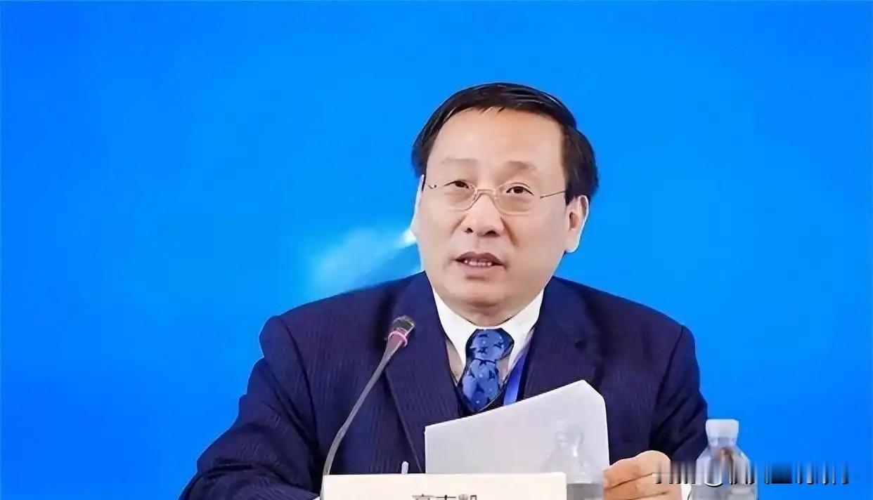 近日，高志凯教授犀利警示，美国AI行业估值泡沫积聚，叠加高额债务风险，存在爆发大