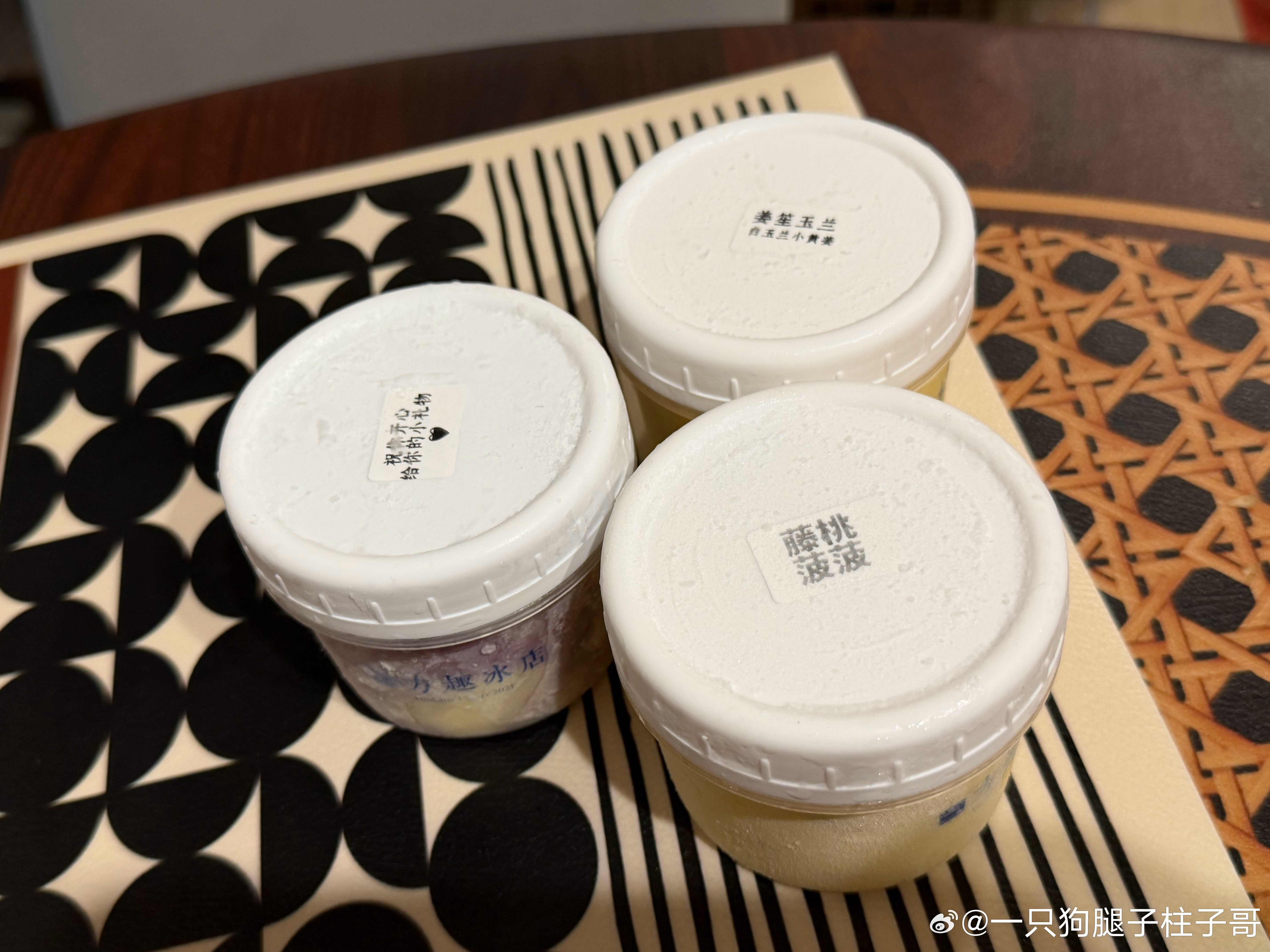 “是我多了。”和我编辑在餐桌上边分吃冰淇淋边夜聊，跟她讲了我这周六天的惨痛治病经
