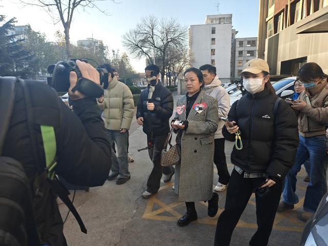 第一现场｜“山东入室抢婴案”二审开庭：两上诉被告人均不认罪，其中一名否认“偷孩子”，辨称只是签了个字