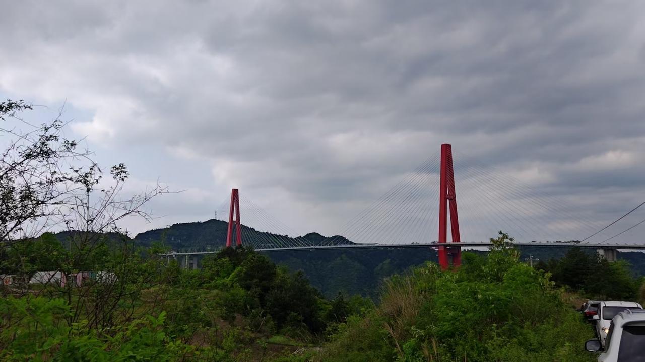 学习形意拳，
先养气血，修正骨架，
一直修到打不开，撕不烂，
然后再去关注一下招