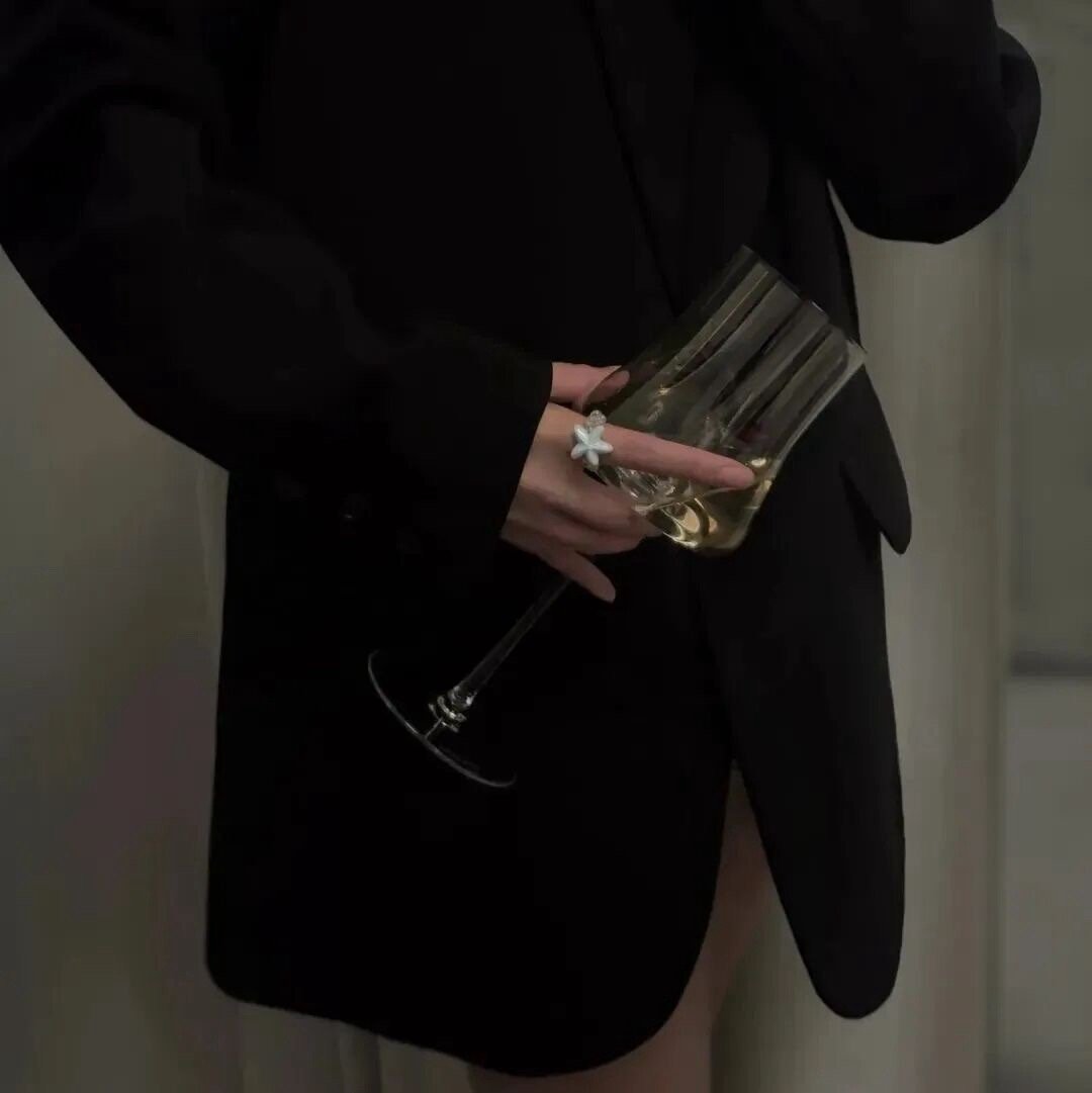 “我总想要个结果，所以我变成了那个尖酸刻薄的人。” 