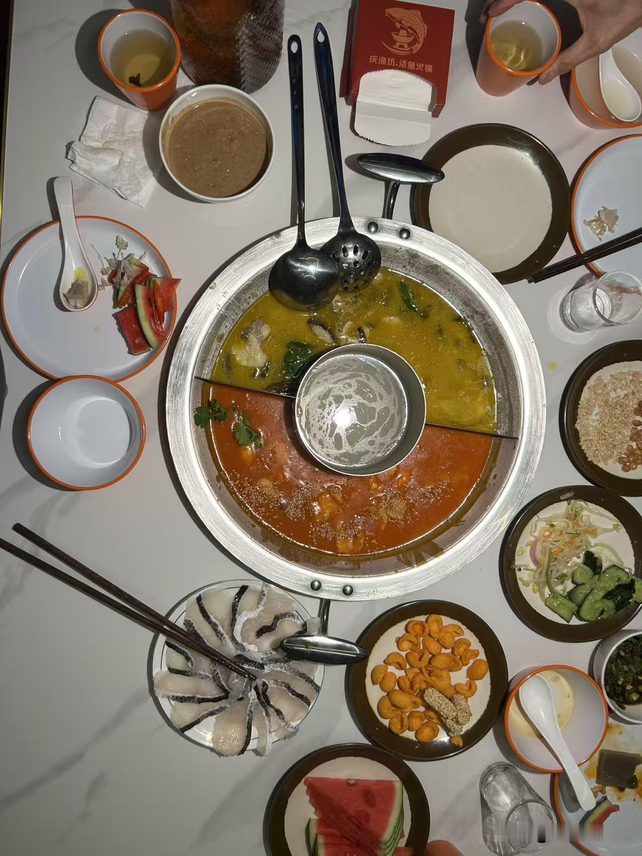 吃烫食的危害有哪些长期食用滚烫食物会持续灼伤口腔、食道黏膜。黏膜反复破损修复，易
