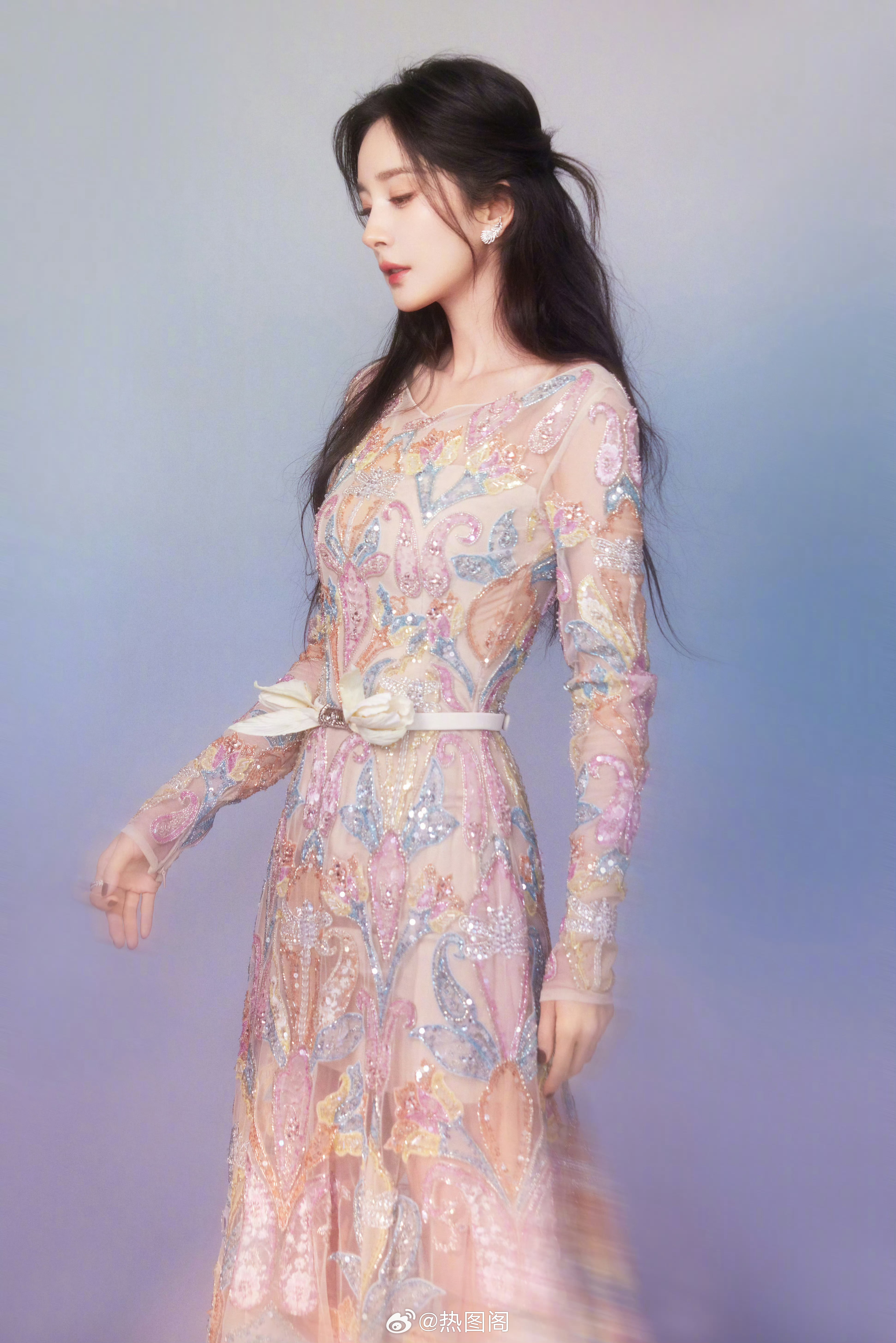 杨幂 🩷朦胧美，穿着GH高定，戴的是宝诗龙，踩的是cl～ 热图阁公众号 