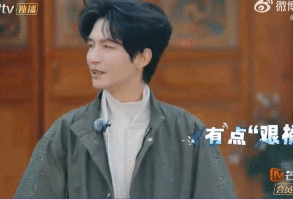 快乐老友记 甄嬛传选秀幻视甄嬛传选秀现场了！哥几个这造型，往那一站就是名场面！快